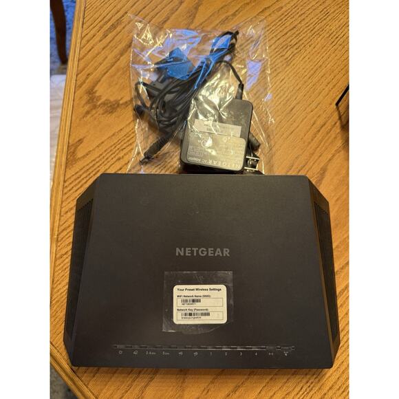 NETGEAR Nighthawk R7000 AC1900 Smart WiFi Router W/ Adapter 4 ports - Picture 1 of 5